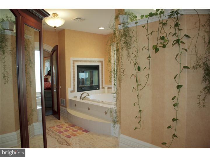 30 Oakhill Drive Lititz, PA 17543 - Photo 18 of 25 Bathroom