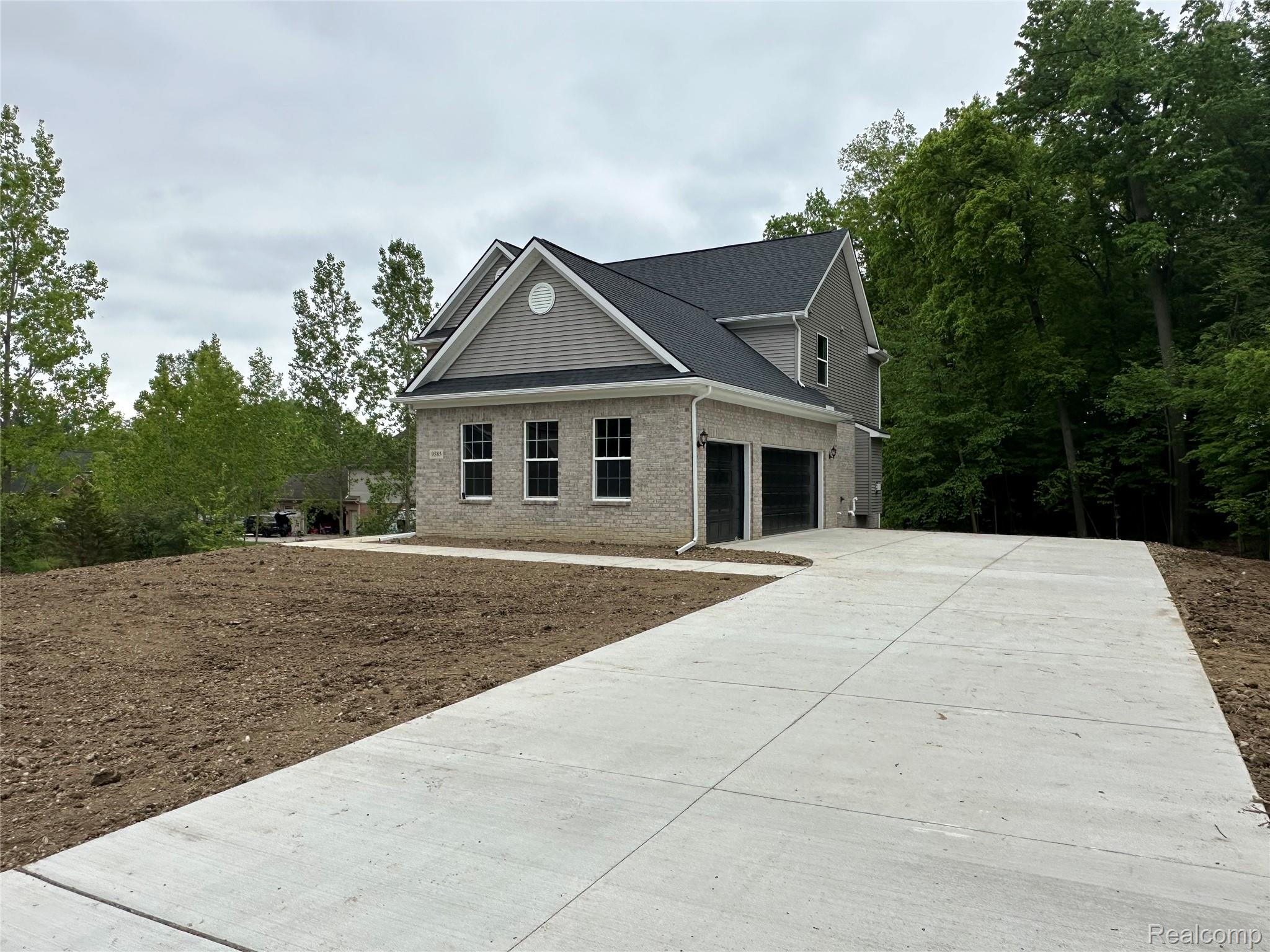 9585 Crown Ridge Road White Lake, MI 48386 - Photo 3 of 42 IMG_4126.jpeg