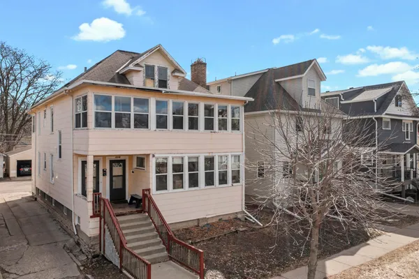 $450,000 | 1038 16th Avenue Southeast, Minneapolis, MN 55414
