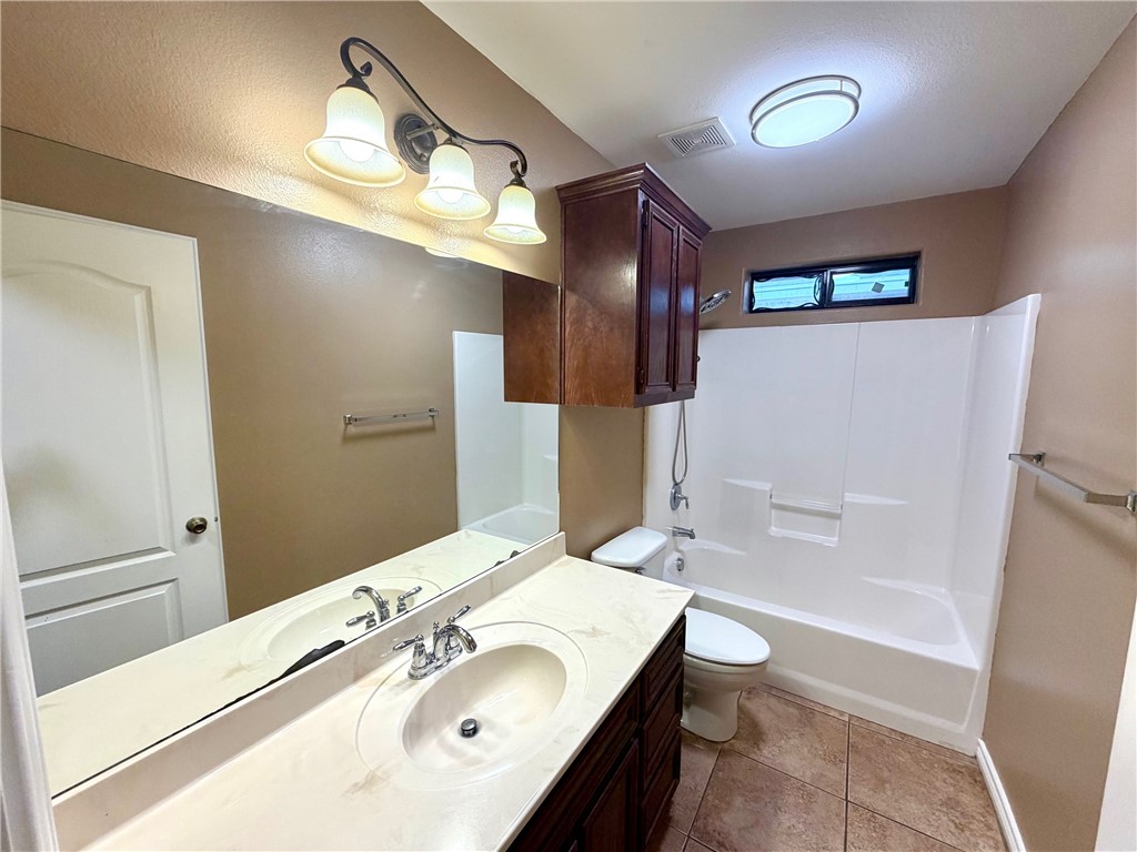 4113 Queen Jane Street Corpus Christi, TX 78414 - Photo 12 of 19 Bathroom #1