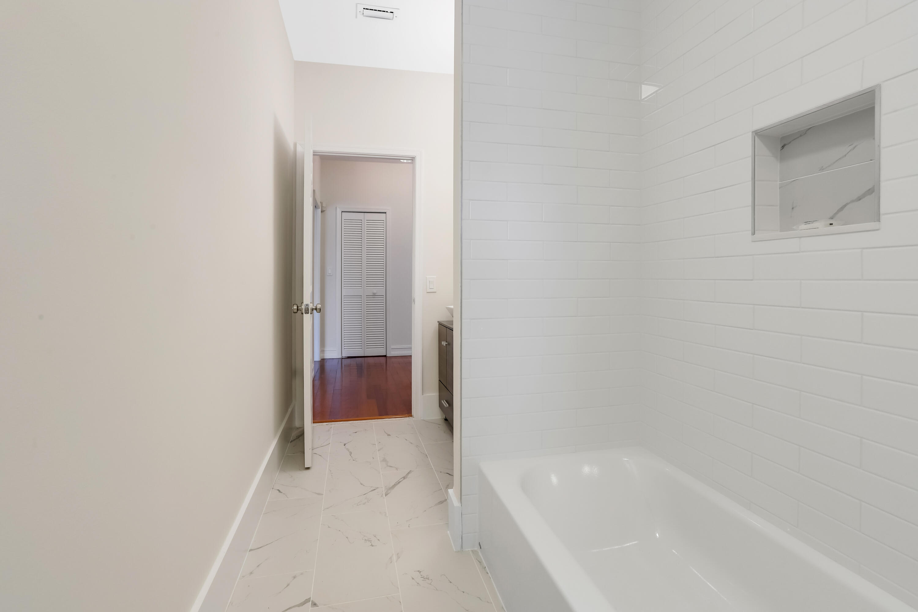 2560 Northwest 40th Street Boca Raton, FL 33434 - Photo 25 of 43 2nd Full Bathroom / Cabana bathroom