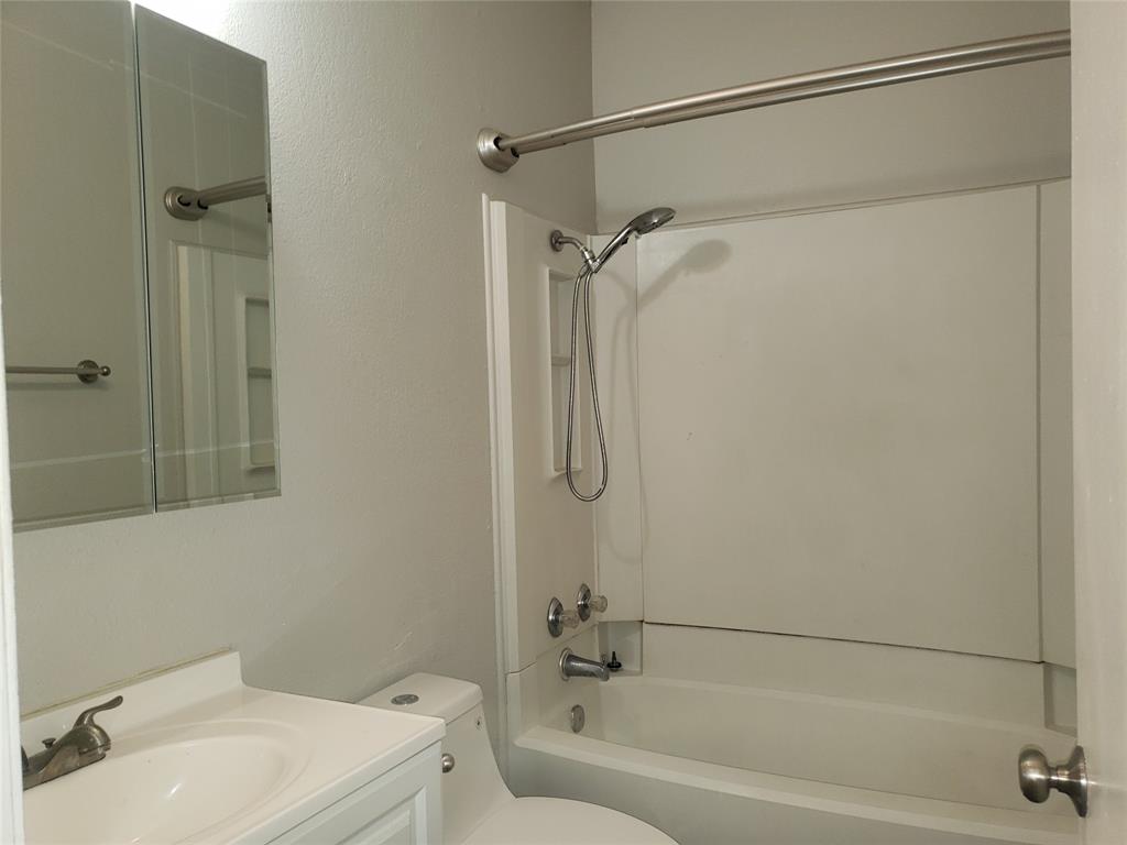 644 South Rogers Road Irving, TX 75060 - Photo 16 of 19