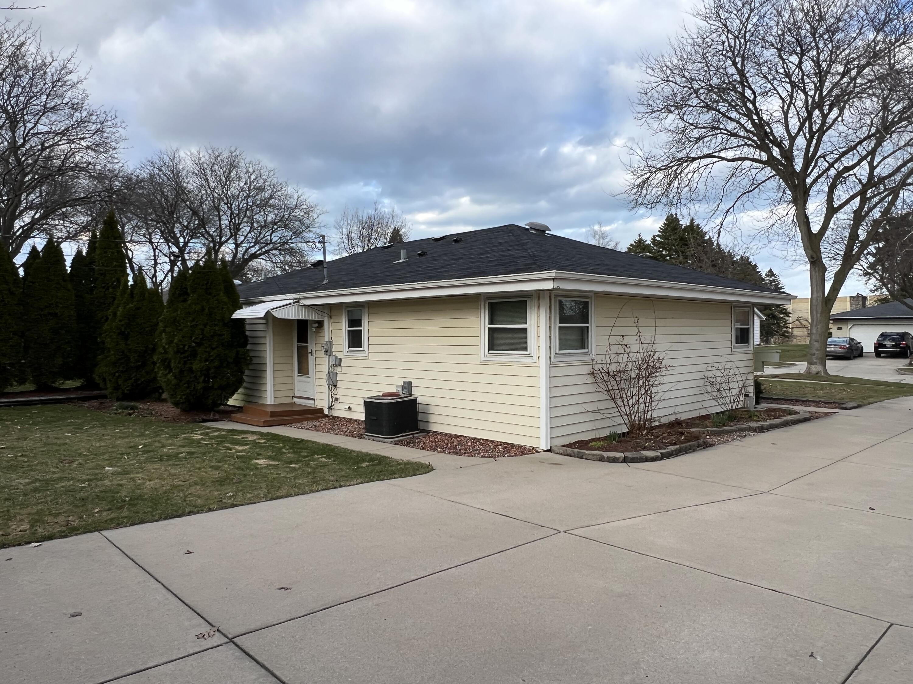 6015 South 18th Street Milwaukee, WI 53221 - Photo 4 of 6 IMG_5973