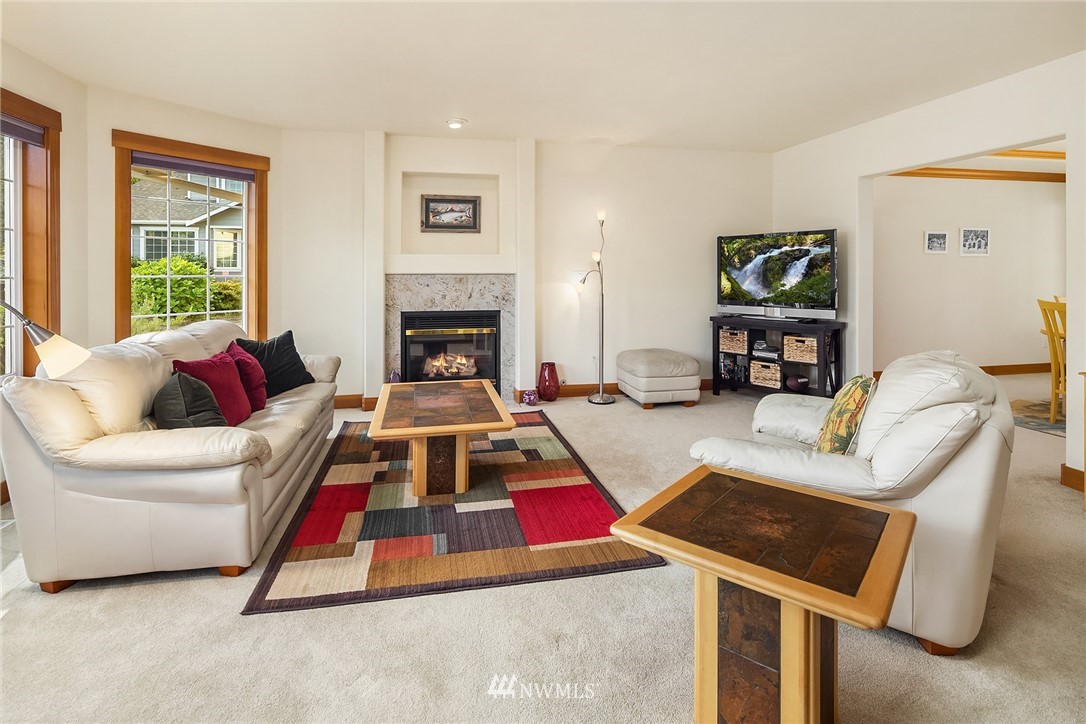 9012 240th Street Southwest Edmonds, WA 98026 - Photo 3 of 28 Gallery Image 3