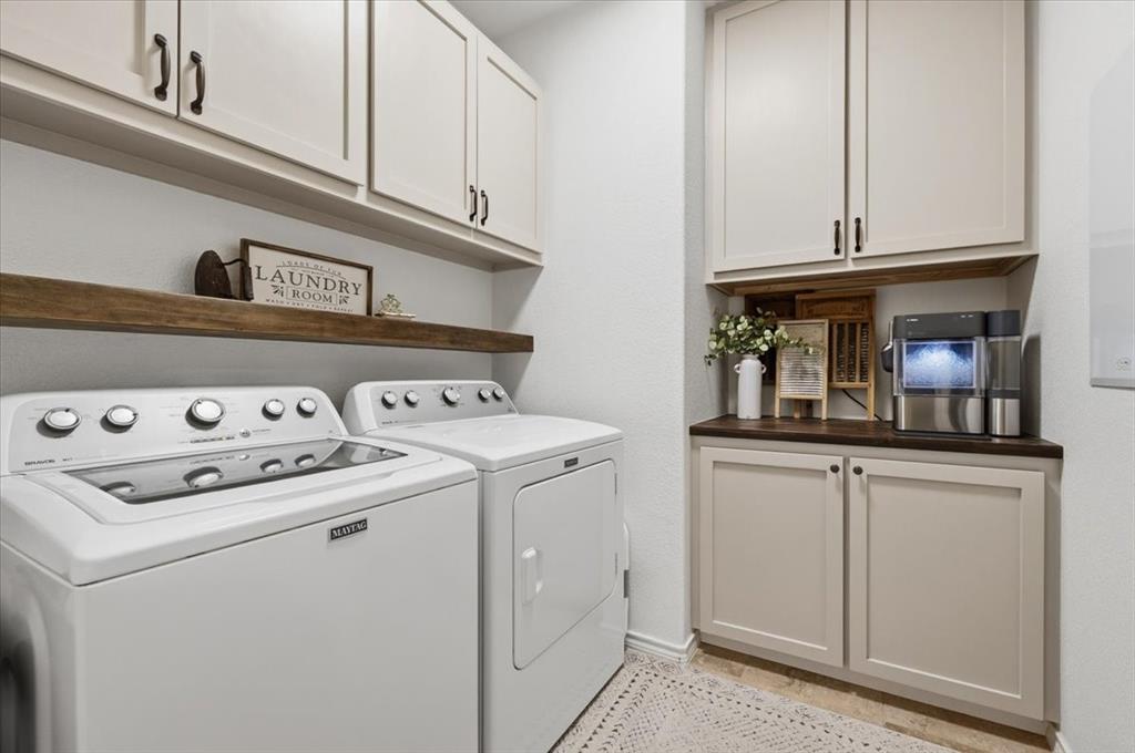 448 Spring Drive Saginaw, TX 76131 - Photo 22 of 40 a utility room with dryer and washer