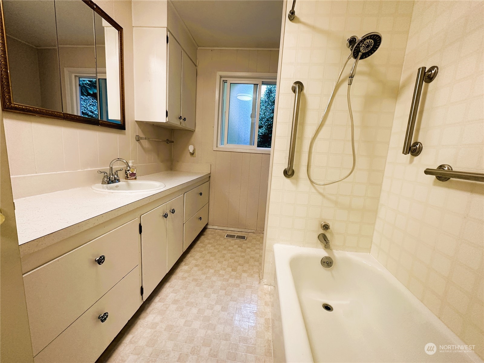 12429 Southeast 95th Way Renton, WA 98056 - Photo 4 of 15 a bathroom with a tub sink and mirror