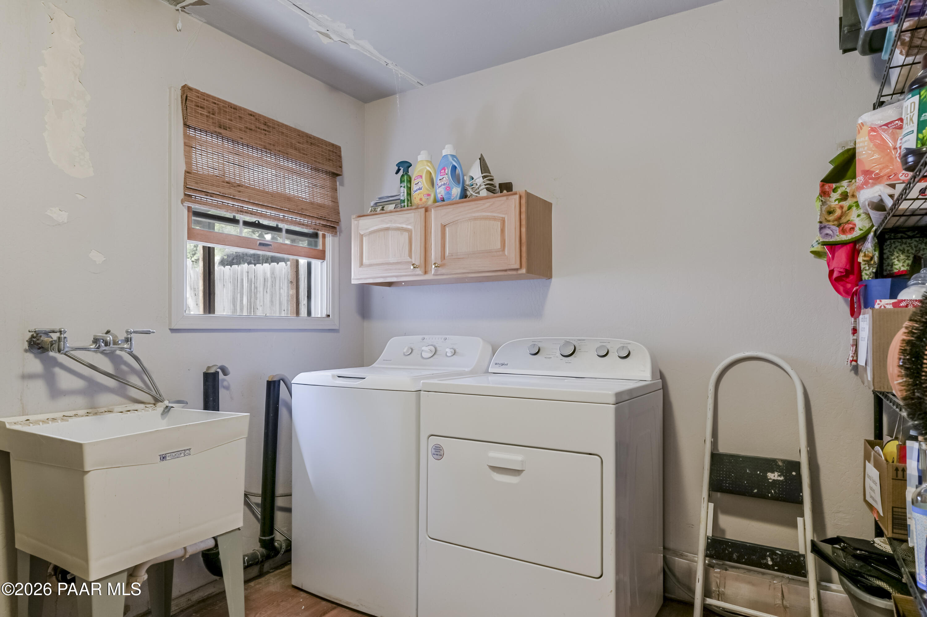 22584 Stone Way Yarnell, AZ 85362 - Photo 18 of 36 a utility room with dryer and washer