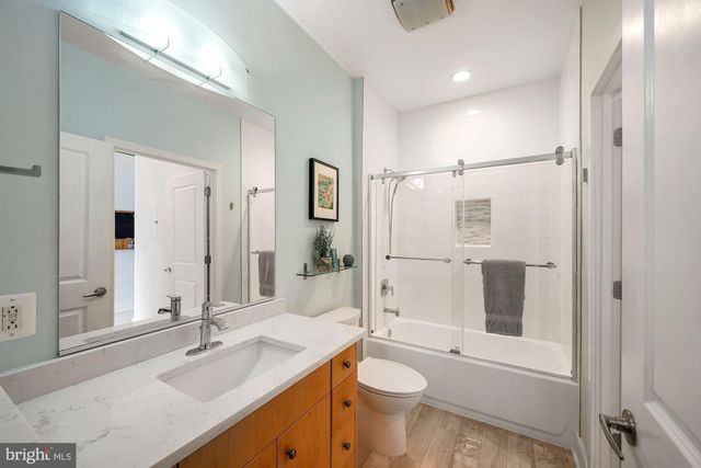 $415,500 | 520 John Carlyle Street, Unit 311, Alexandria, VA 22314