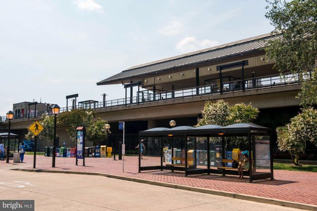 $415,500 | 520 John Carlyle Street, Unit 311, Alexandria, VA 22314