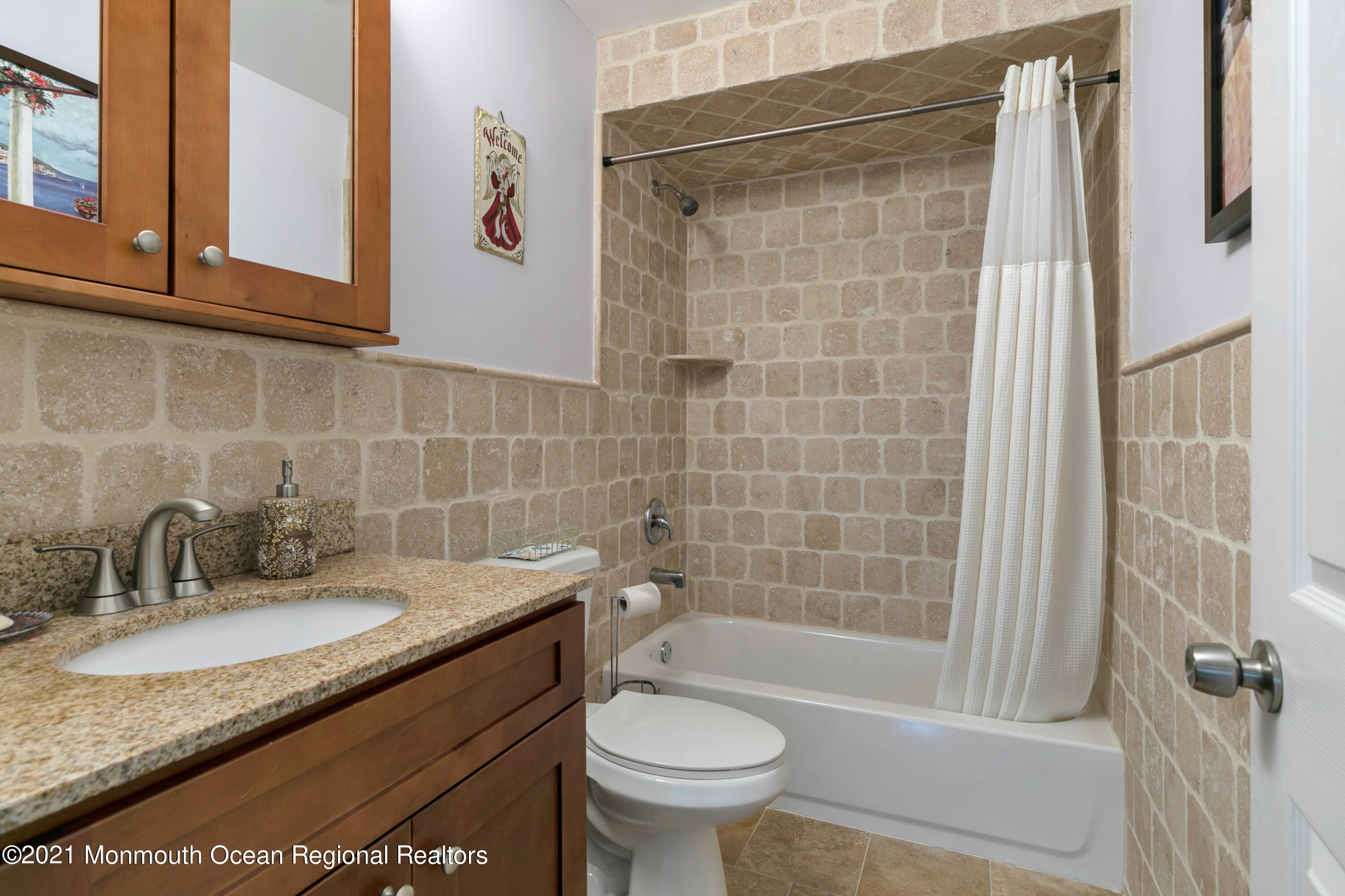 90 Applegate Street Red Bank, NJ 07701 - Photo 15 of 36 90 Applegate St Red Bank NJ-print-015-00