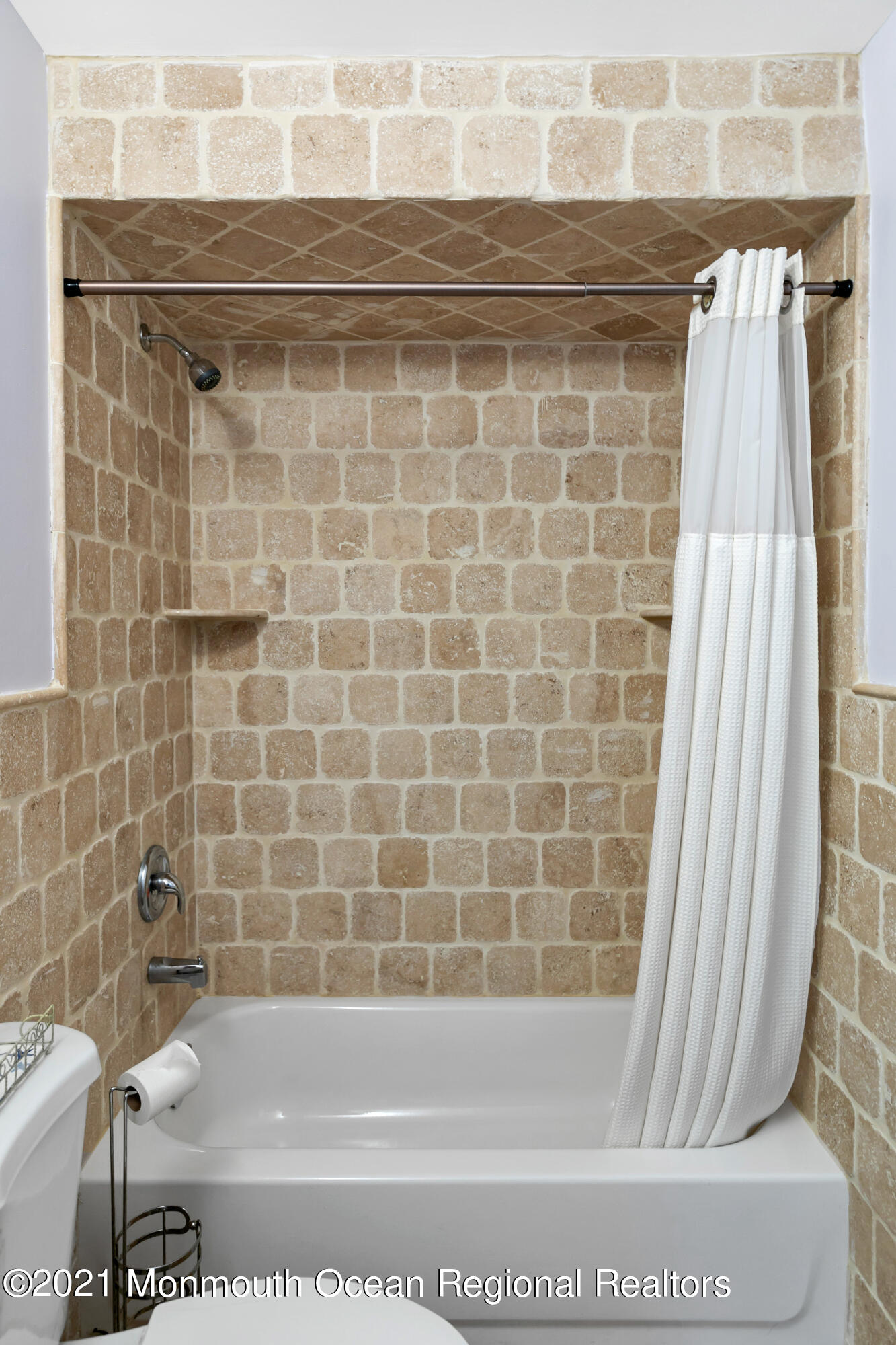 90 Applegate Street Red Bank, NJ 07701 - Photo 18 of 36 90 Applegate St Red Bank NJ-print-017-00