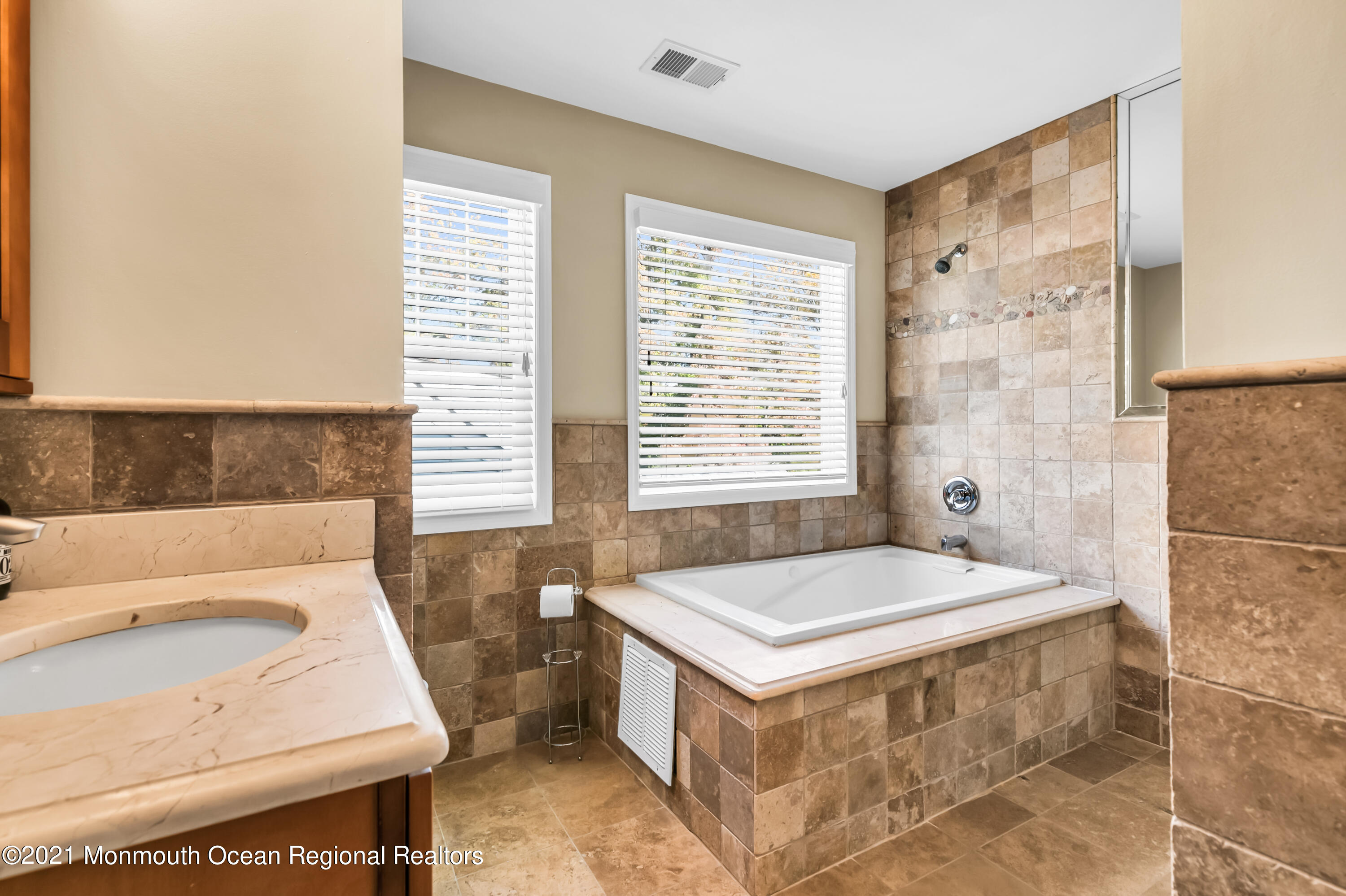 90 Applegate Street Red Bank, NJ 07701 - Photo 25 of 36 90 Applegate St Red Bank NJ-print-025-02