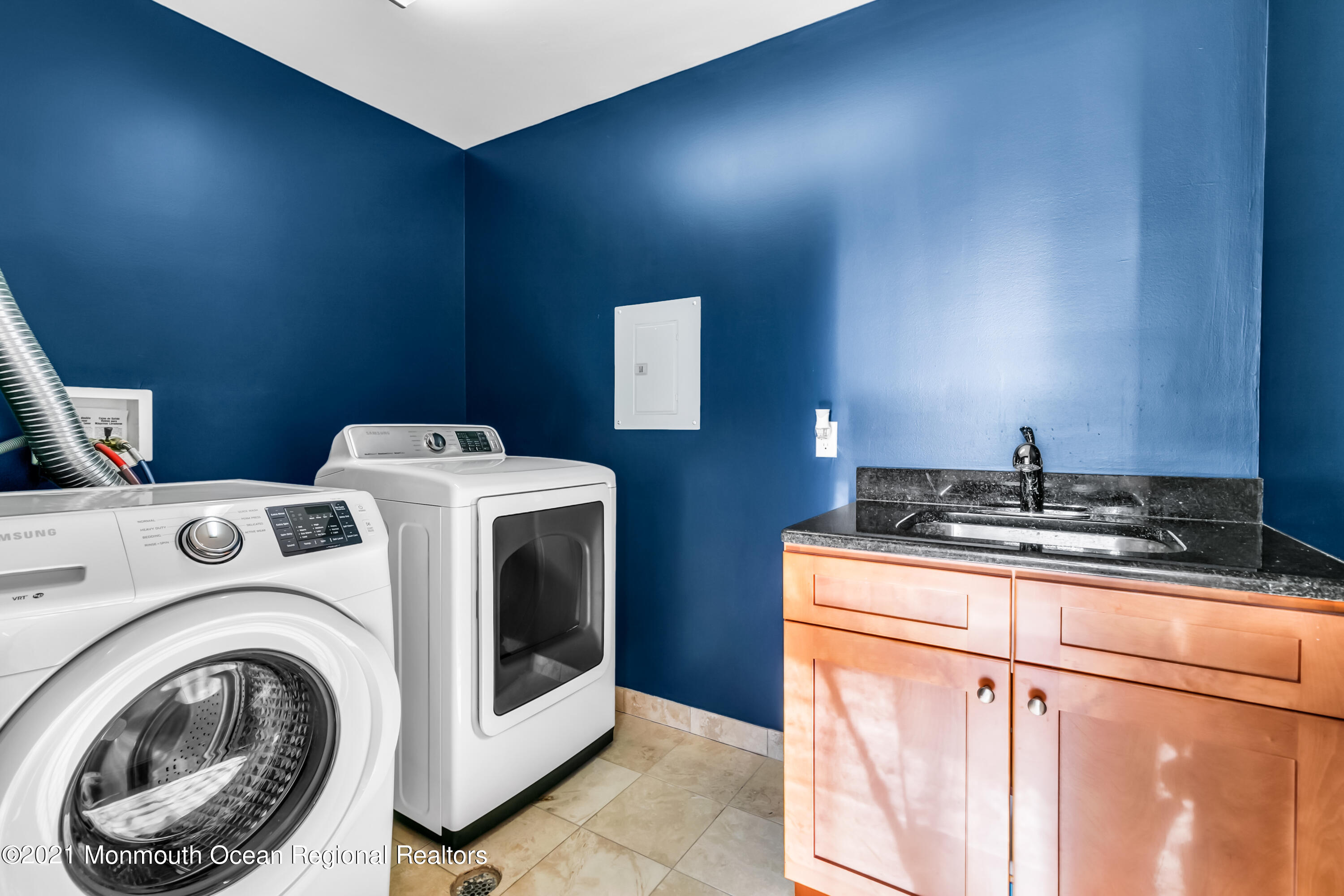 90 Applegate Street Red Bank, NJ 07701 - Photo 28 of 36 90 Applegate St Red Bank NJ-print-028-01