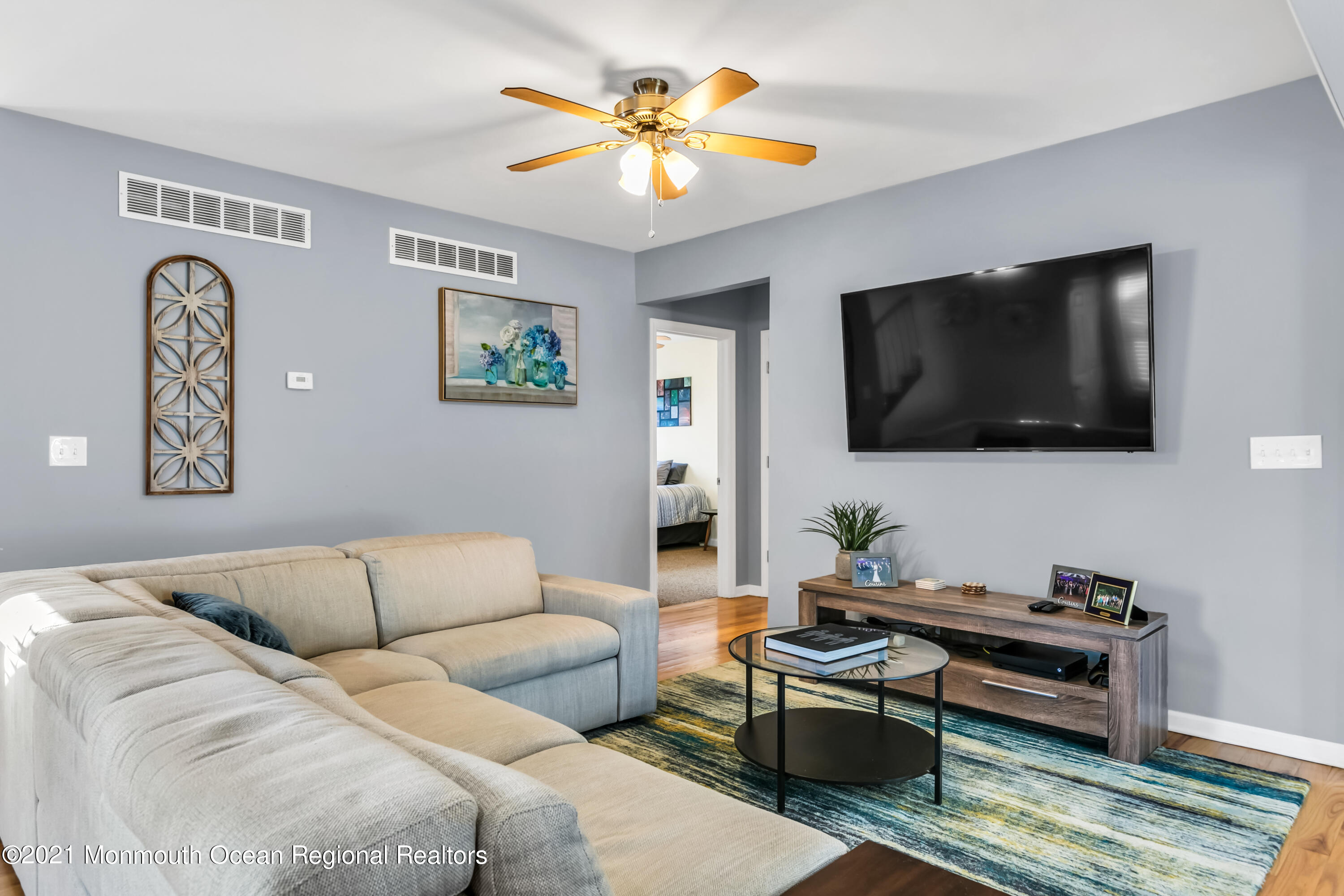 90 Applegate Street Red Bank, NJ 07701 - Photo 8 of 36 90 Applegate St Red Bank NJ-print-008-01