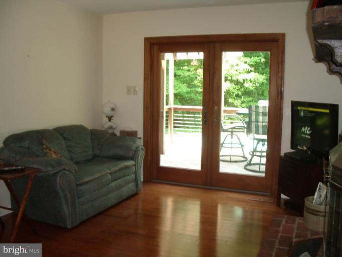 114 Church Road Arnold, MD 21012 - Photo 17 of 30 Family Room