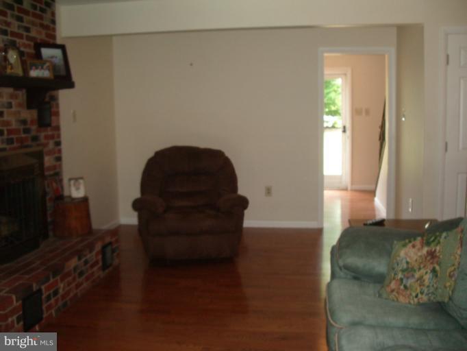 114 Church Road Arnold, MD 21012 - Photo 18 of 30 Family Room