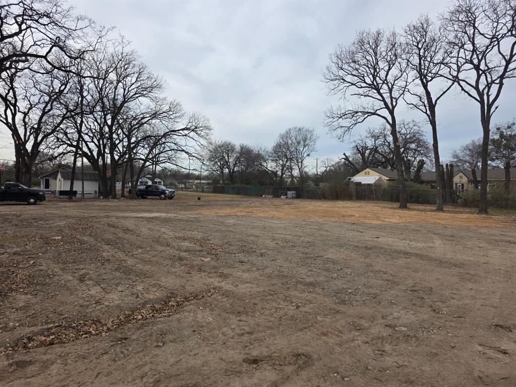 3422 Peachtree Road Balch Springs, TX 75180 - Photo 5 of 17 a backyard of a house with large trees