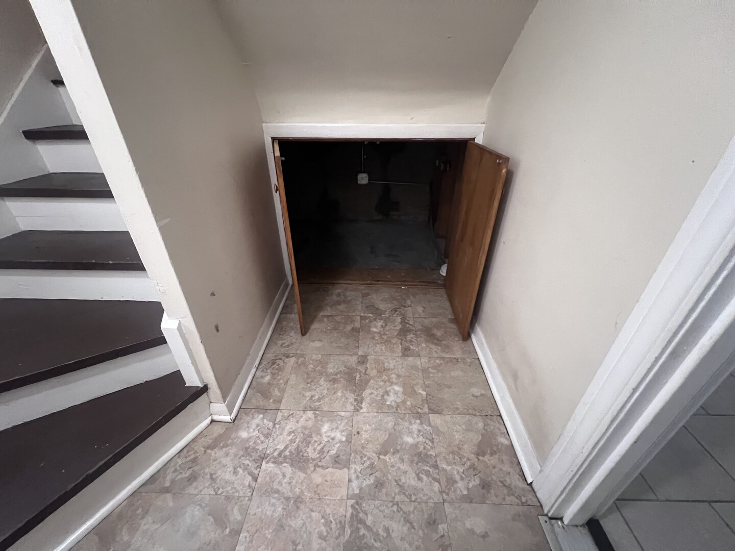 1946 Euclid Avenue, Unit G Berwyn, IL 60402 - Photo 16 of 16 a view of entryway