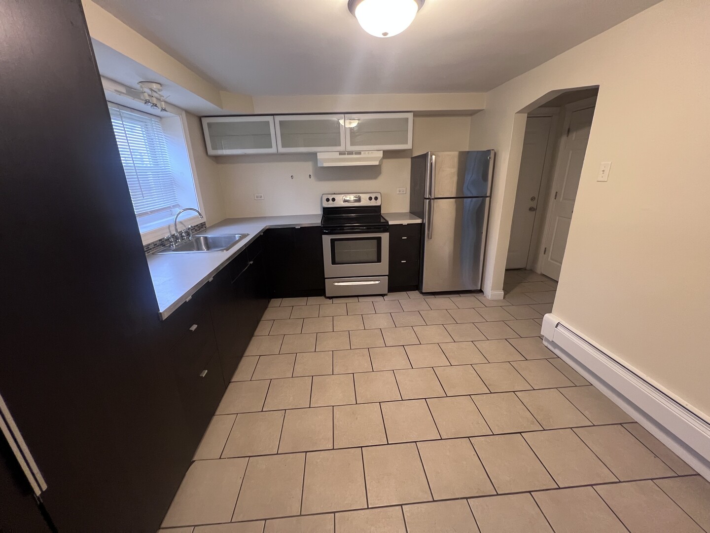 1946 Euclid Avenue, Unit G Berwyn, IL 60402 - Photo 4 of 16 a kitchen with granite countertop a refrigerator and a stove