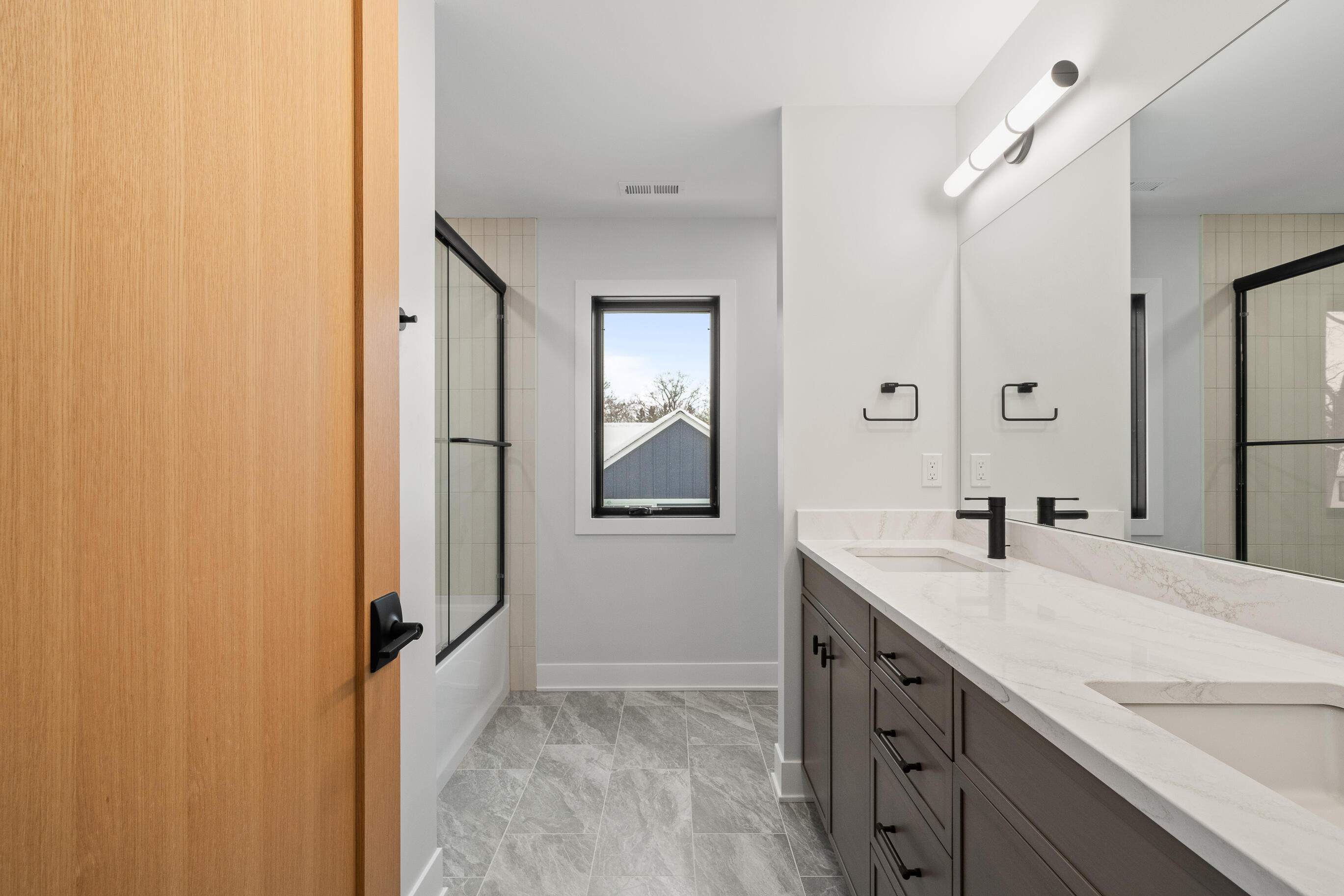 19 Cedar Point Drive Williams Bay, WI 53191 - Photo 20 of 40 Bathroom
