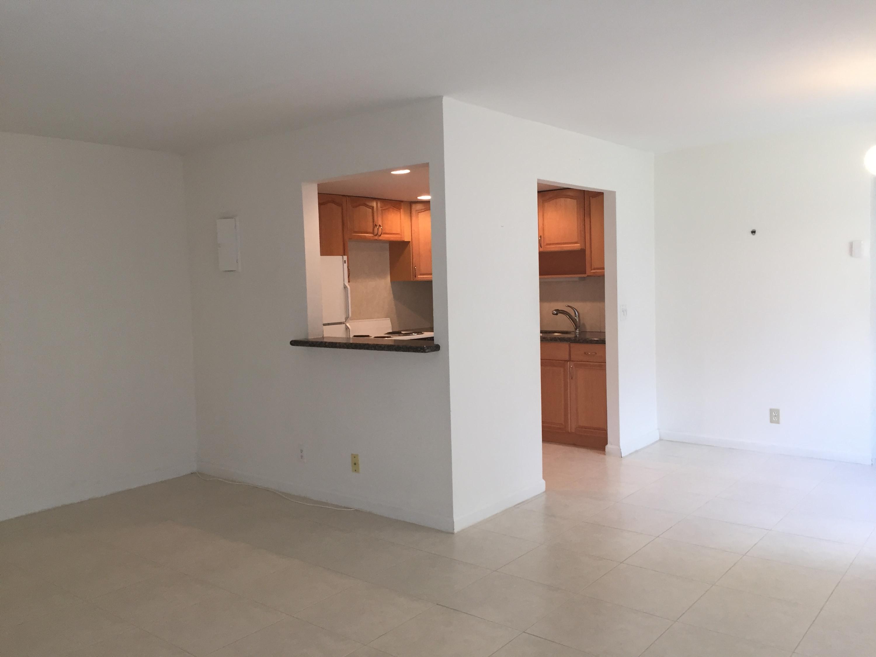 482 Brittany K Delray Beach, FL 33446 - Photo 10 of 30 Living/dining area