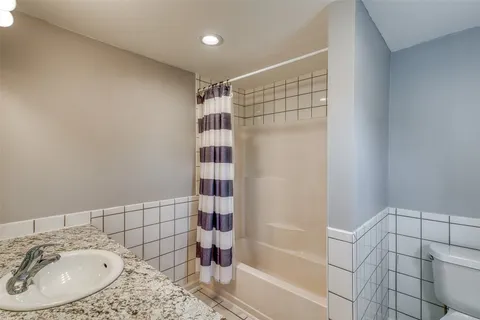 a view of entryway with interior