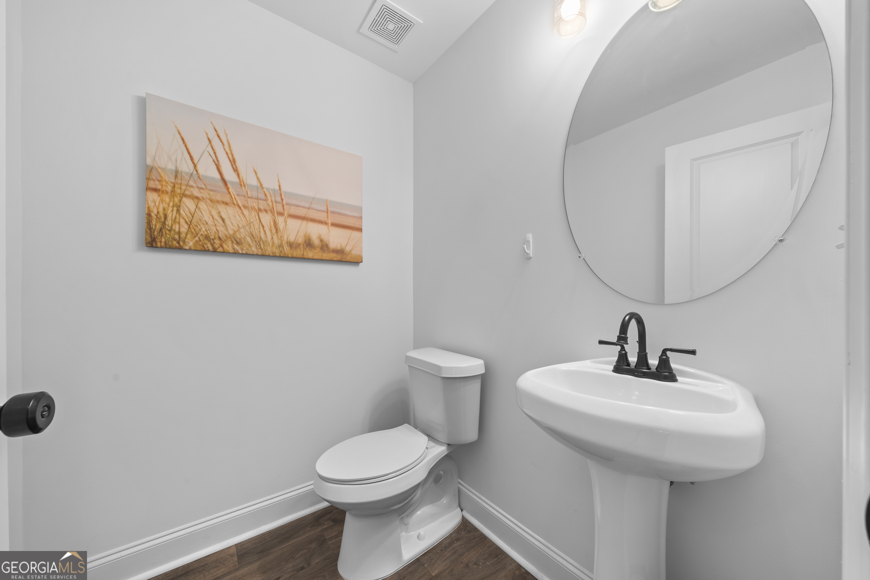 149 Willow Forest Road Milledgeville, GA 31061 - Photo 39 of 52 a bathroom with a toilet a sink and mirror