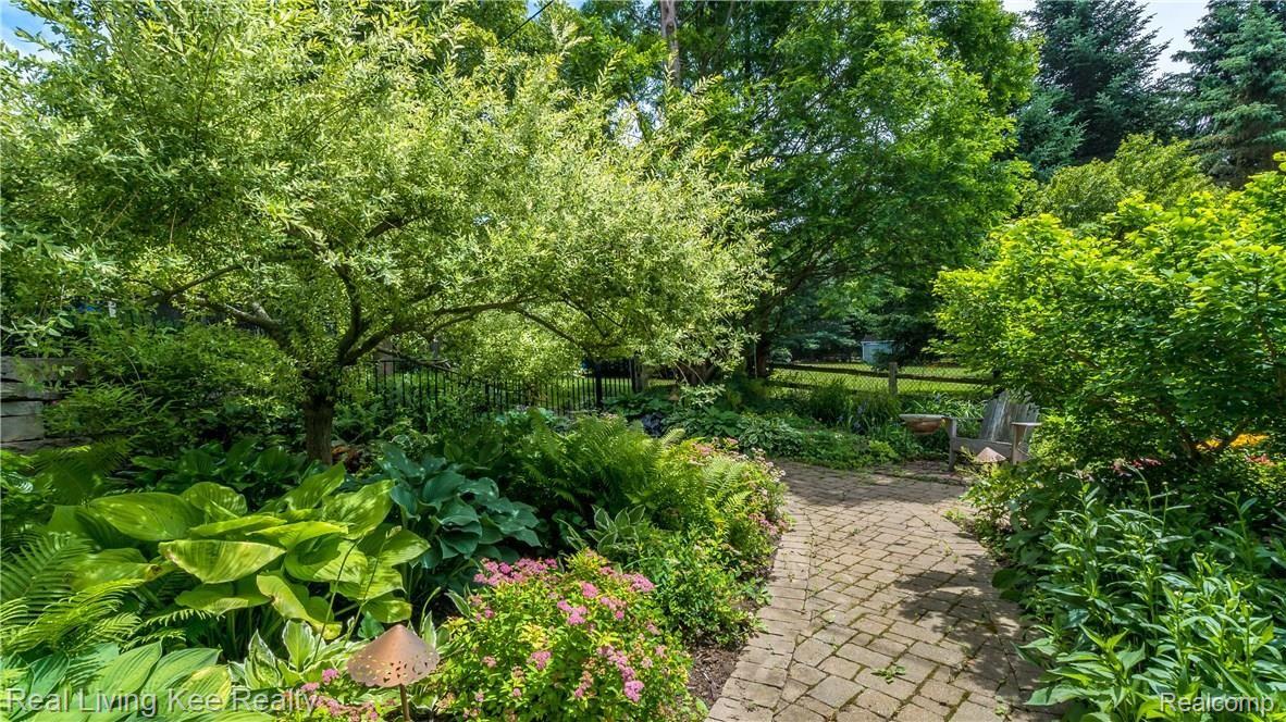 247 Whims Court Rochester, MI 48306 - Photo 48 of 57 Perennial gardens professionally designed by Robert Thomas.
