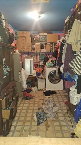 a bed room with a bed