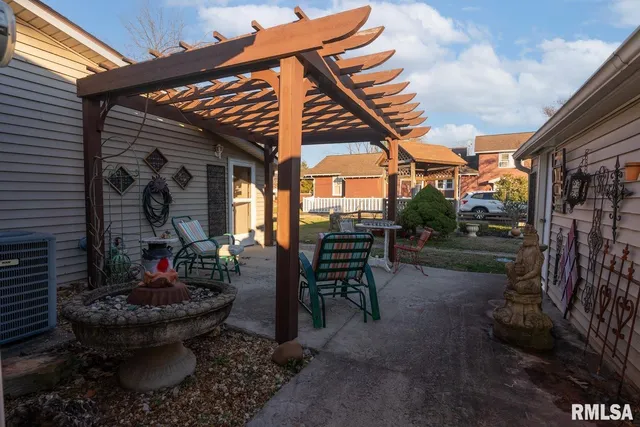 $114,000 | 127 West Homer Avenue, Harrisburg, IL 62946