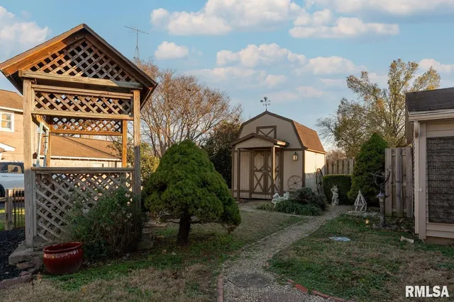 $114,000 | 127 West Homer Avenue, Harrisburg, IL 62946