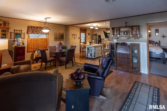 $114,000 | 127 West Homer Avenue, Harrisburg, IL 62946