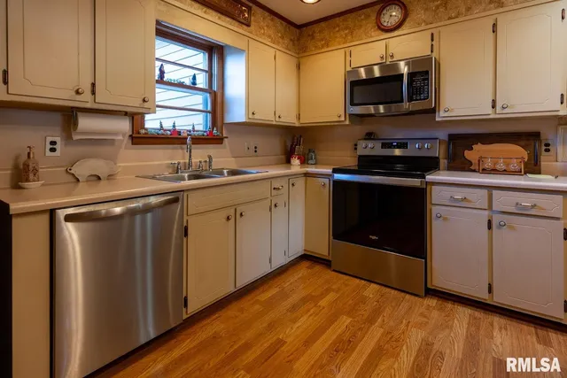 $114,000 | 127 West Homer Avenue, Harrisburg, IL 62946