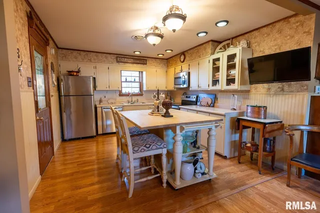 $114,000 | 127 West Homer Avenue, Harrisburg, IL 62946