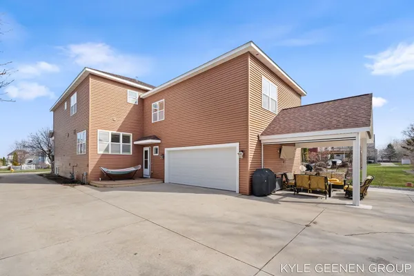 $649,900 | 564 Blackstone Street, Holland, MI 49423