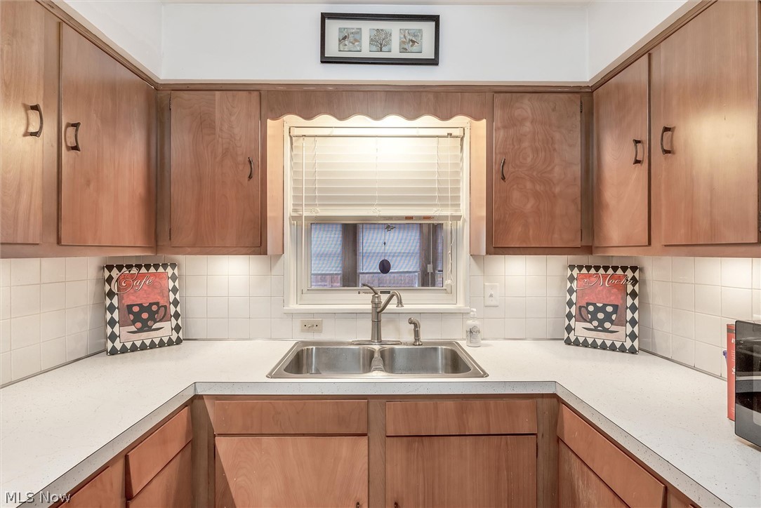 2795 Chamberlain Road Akron, OH 44333 - Photo 22 of 35 east unit kitchen