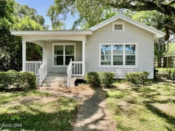 $190,000 | 1038 8th Avenue, Graceville, FL 32440