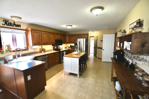 $370,000 | 2522 Southwest Windermere Court, Topeka, KS 66614
