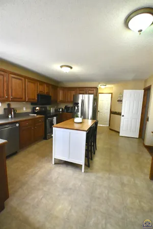 $370,000 | 2522 Southwest Windermere Court, Topeka, KS 66614