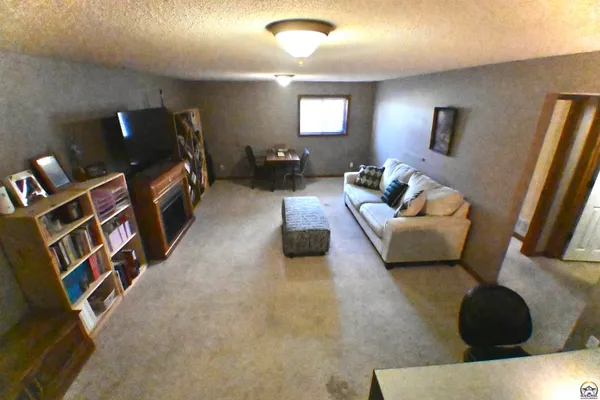 $370,000 | 2522 Southwest Windermere Court, Topeka, KS 66614