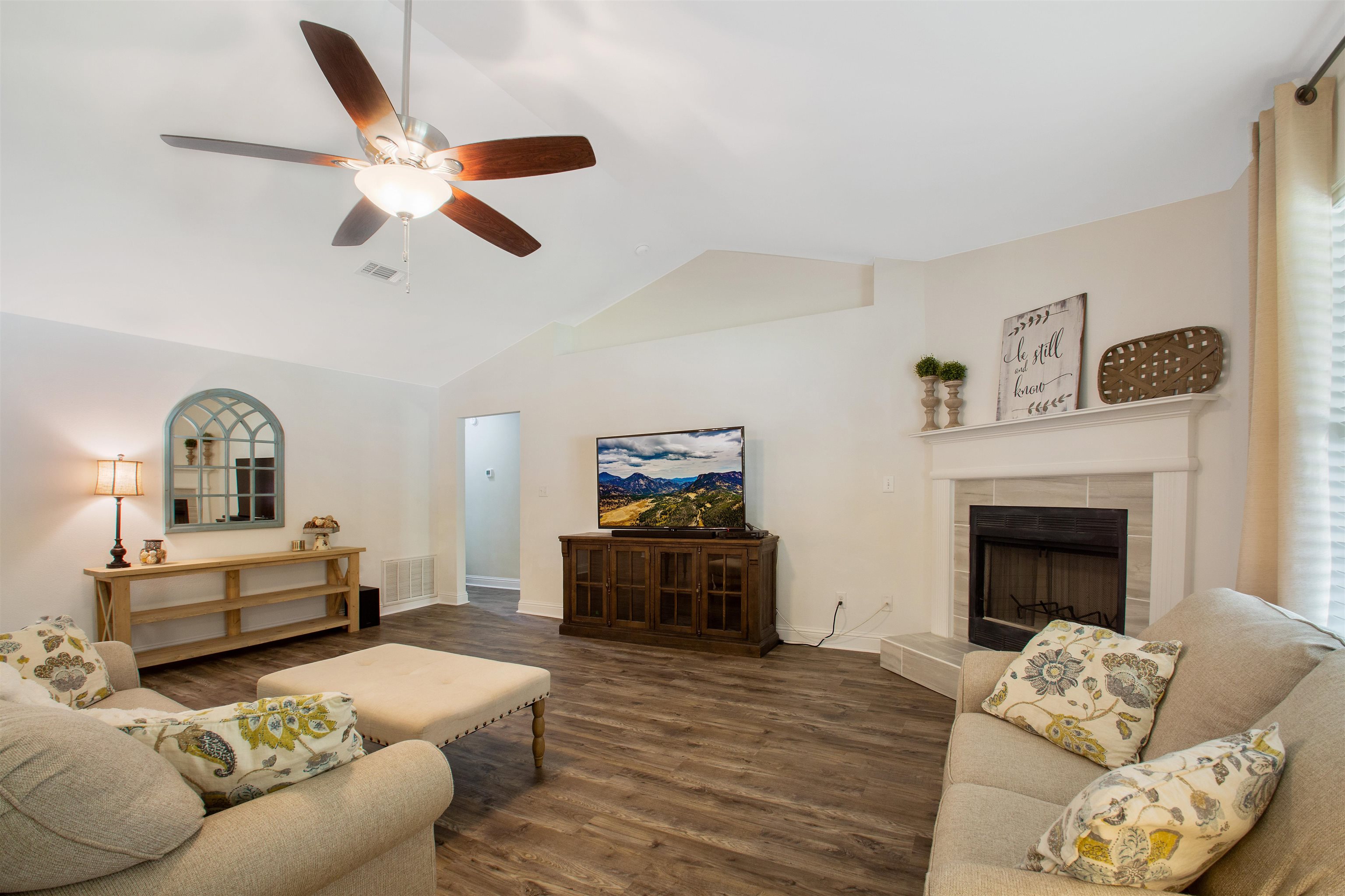 137 Destrehan Road Fairhope, AL 36532 - Photo 4 of 26