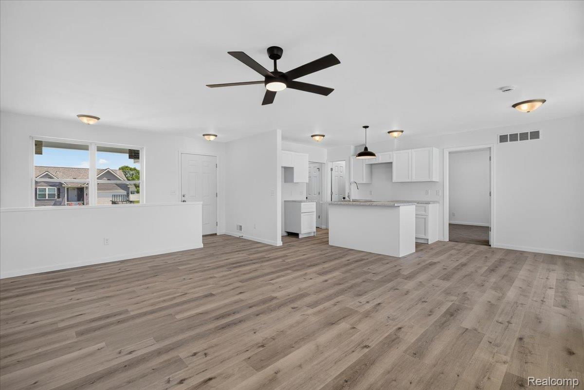3156 Daisy Way Burton, MI 48519 - Photo 9 of 38 17-2026.07.06_ACloutier_DaisyWay078.jpg