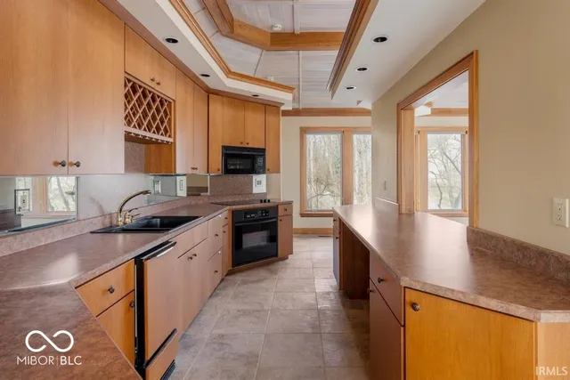 $950,000 | 5400 West Deer Run Court, Muncie, IN 47304