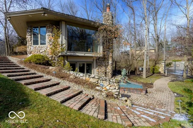 $950,000 | 5400 West Deer Run Court, Muncie, IN 47304