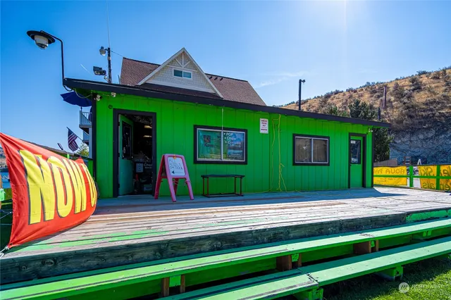 a view of a outdoor space