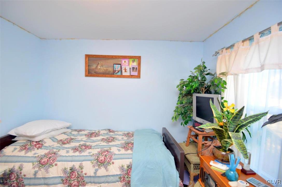 2142 Mountain Road Stroudsburg, PA 18360 - Photo 5 of 7 Gallery Image 5