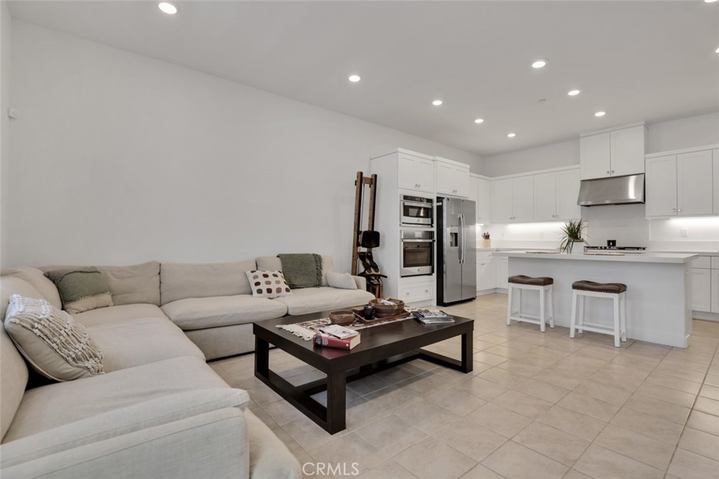 145 Sash Irvine, CA 92618 - Photo 6 of 20 a living room with furniture and kitchen view