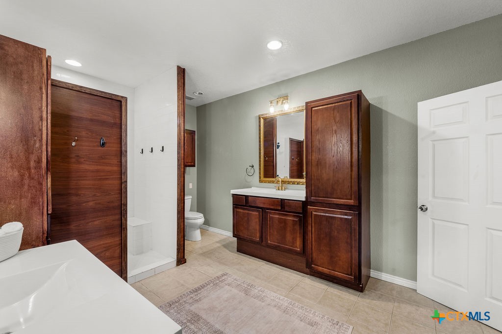 2795 Highway 290 Dripping Springs, TX 78620 - Photo 19 of 40 a view of a bathroom from the hallway