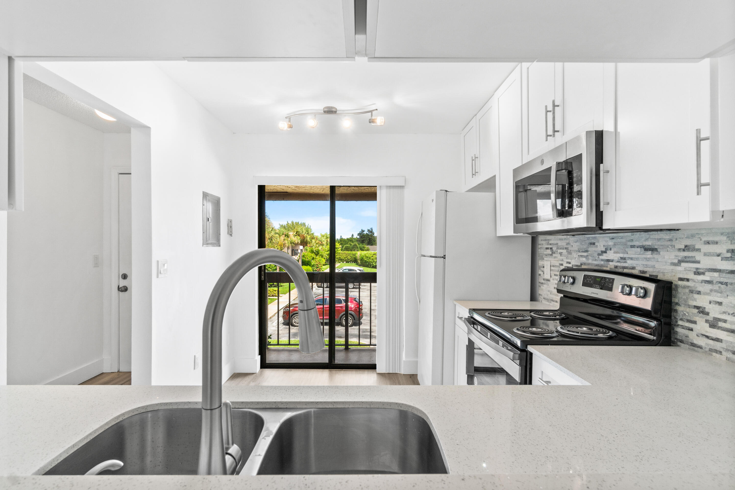 5151 West Club Circle, Unit 206 Boca Raton, FL 33487 - Photo 11 of 22 014-5151WestClubCircle-BocaRaton-FL-3348