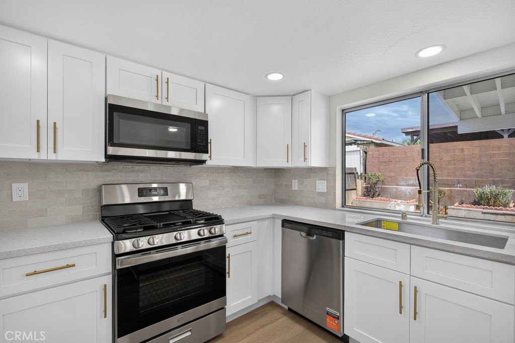 646 West Home Street Rialto, CA 92376 - Photo 10 of 24 Gallery Image 10